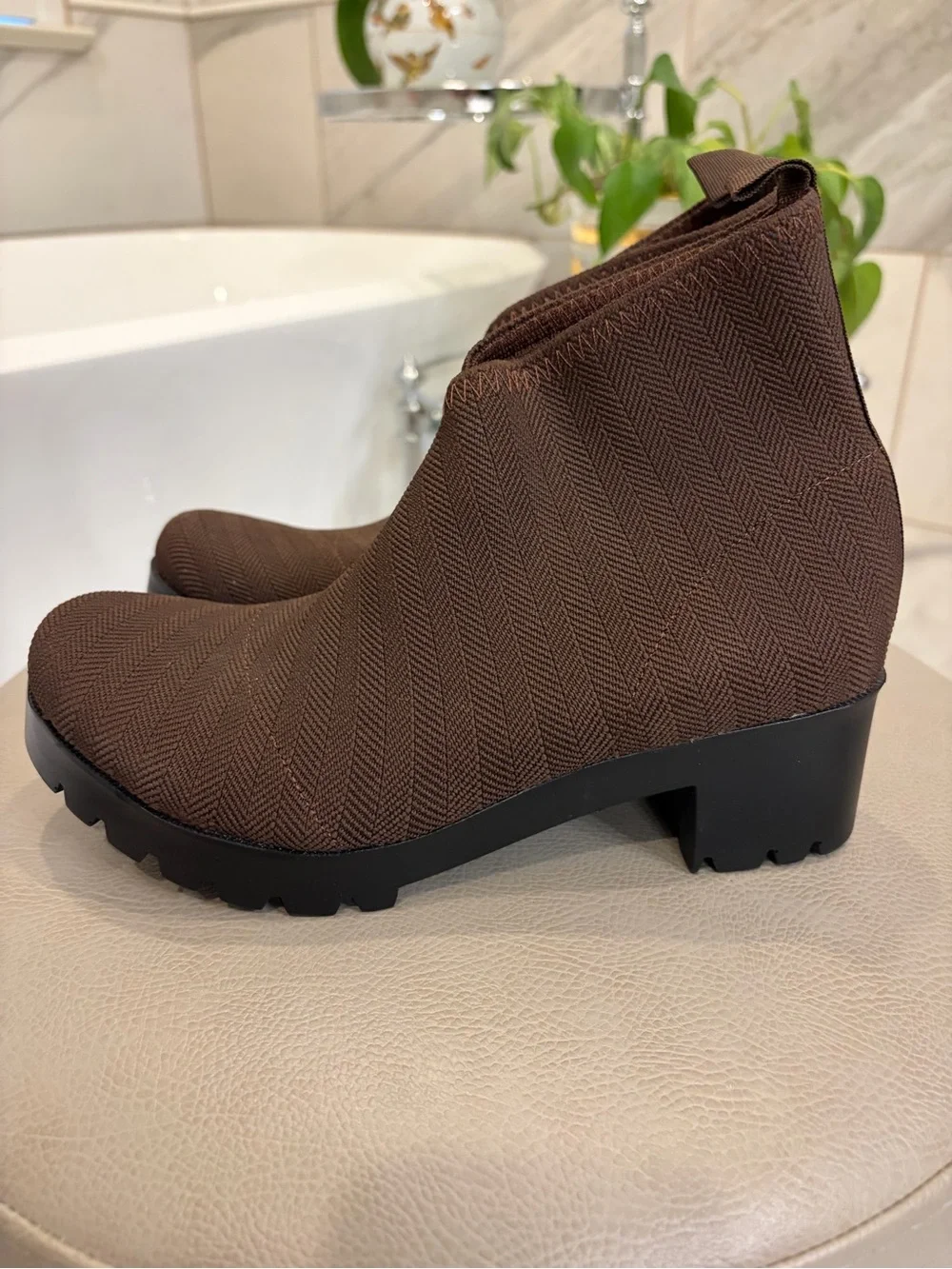 CHARLESTON SHOE CO. Boot NWOB Size 8 Brown